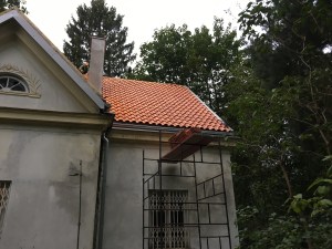 dachówka naturalna portugalka blacha i rynny kolor srebrny