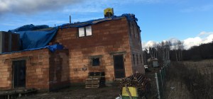 Dom przed montażem więźby.